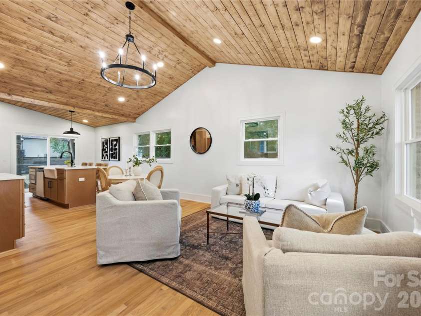 7126 Woodstream Drive, Charlotte, NC 28210.  MLS# CAR4424205, YatesRealty ID 51586. 