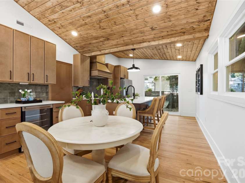7126 Woodstream Drive, Charlotte, NC 28210.  MLS# CAR4424205, YatesRealty ID 51586. 