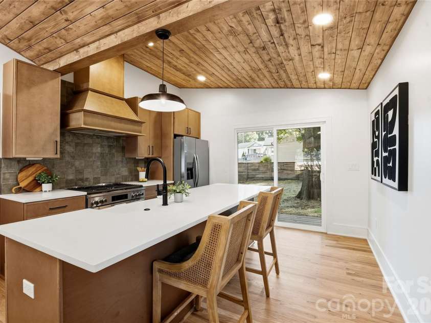 7126 Woodstream Drive, Charlotte, NC 28210.  MLS# CAR4424205, YatesRealty ID 51586. 