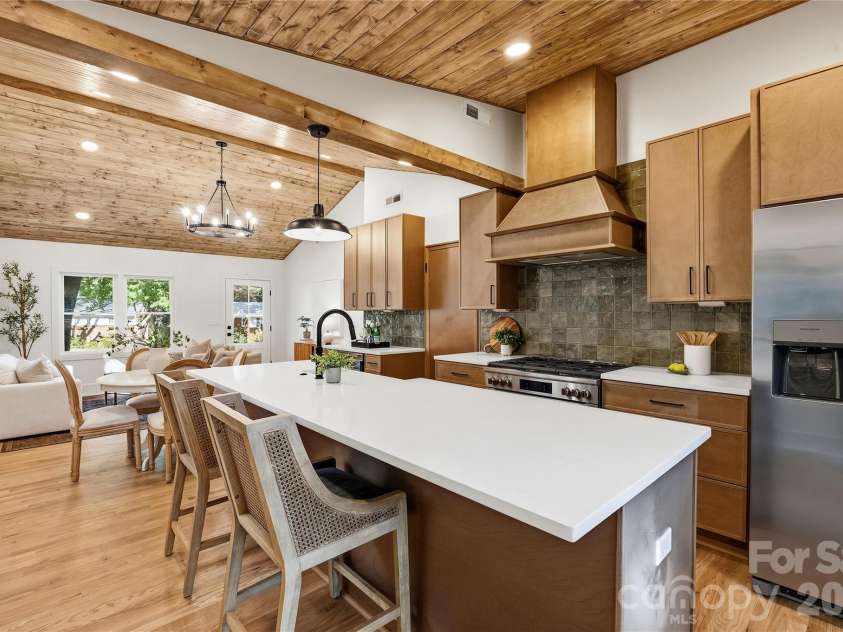 7126 Woodstream Drive, Charlotte, NC 28210.  MLS# CAR4424205, YatesRealty ID 51586. 