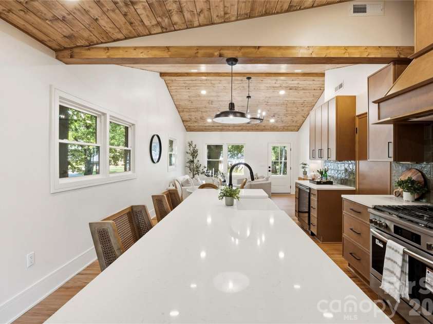 7126 Woodstream Drive, Charlotte, NC 28210.  MLS# CAR4424205, YatesRealty ID 51586. 