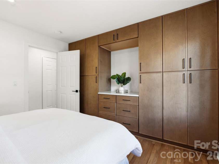 7126 Woodstream Drive, Charlotte, NC 28210.  MLS# CAR4424205, YatesRealty ID 51586. 