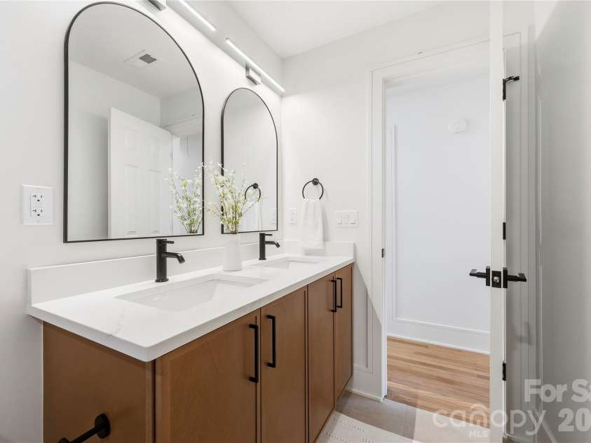 7126 Woodstream Drive, Charlotte, NC 28210.  MLS# CAR4424205, YatesRealty ID 51586. 