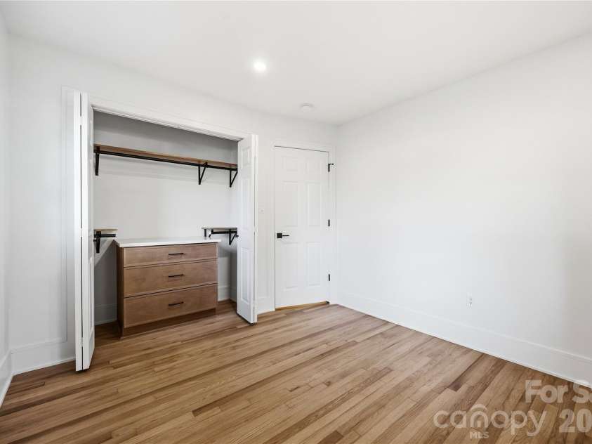 7126 Woodstream Drive, Charlotte, NC 28210.  MLS# CAR4424205, YatesRealty ID 51586. 