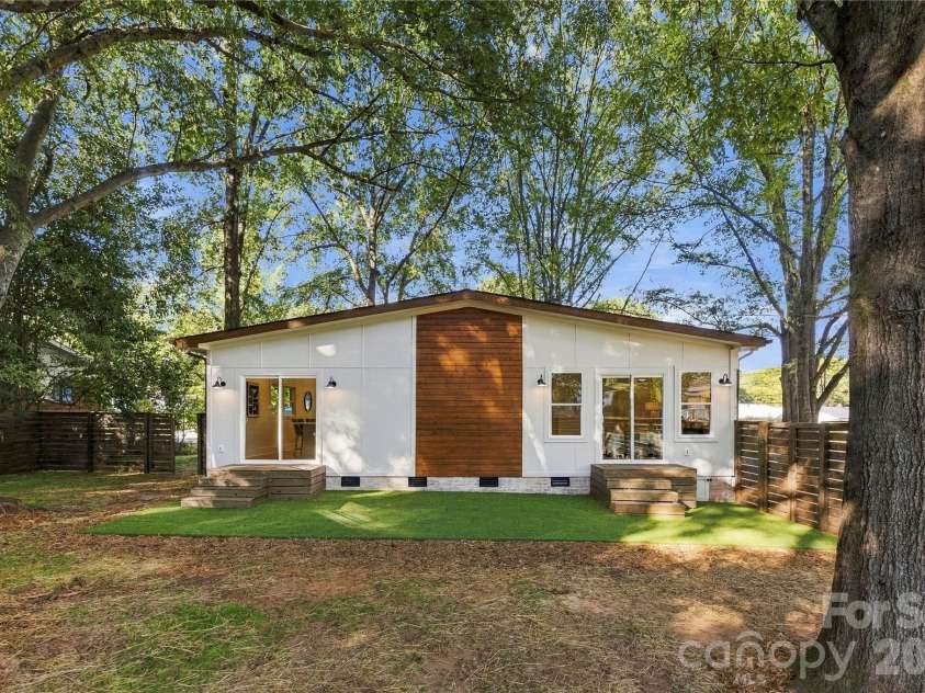7126 Woodstream Drive, Charlotte, NC 28210.  MLS# CAR4424205, YatesRealty ID 51586. 