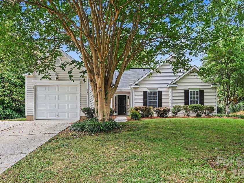 104 Willow Court, Mount Holly, NC 28120.  MLS# CAR4424587, YatesRealty ID 51587. 
