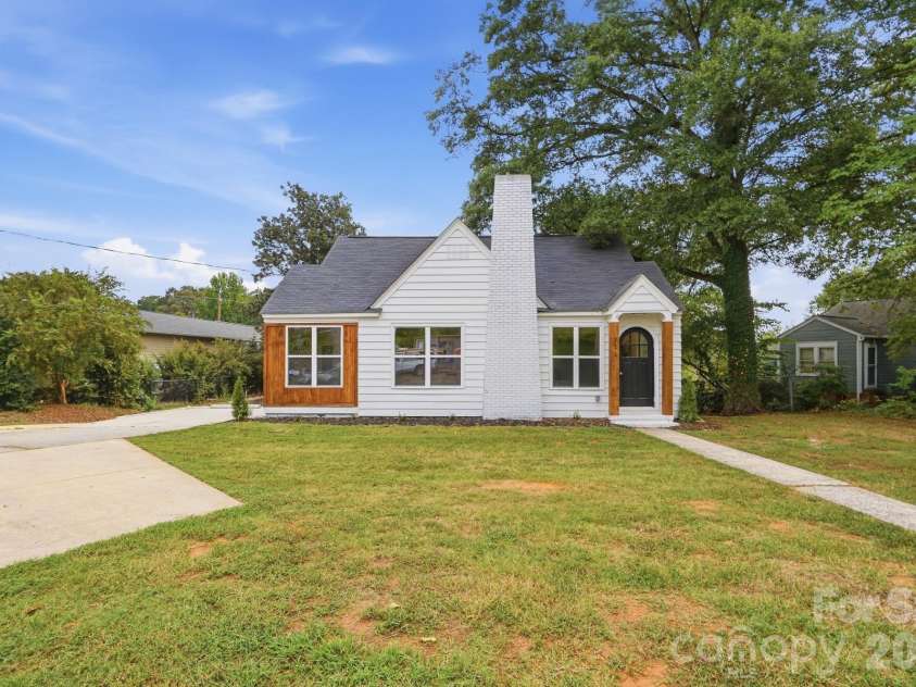 211 Spratt Street, Fort Mill, SC 29715.  MLS# CAR4424261, YatesRealty ID 51589. 