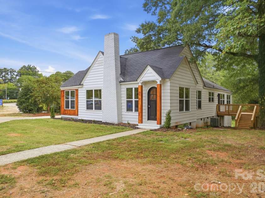 211 Spratt Street, Fort Mill, SC 29715.  MLS# CAR4424261, YatesRealty ID 51589. 