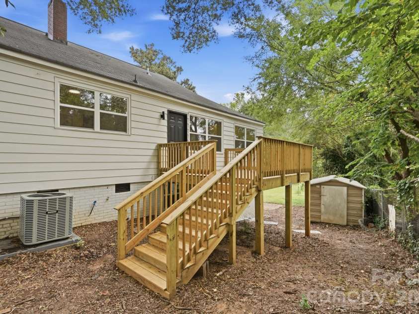 211 Spratt Street, Fort Mill, SC 29715.  MLS# CAR4424261, YatesRealty ID 51589. 