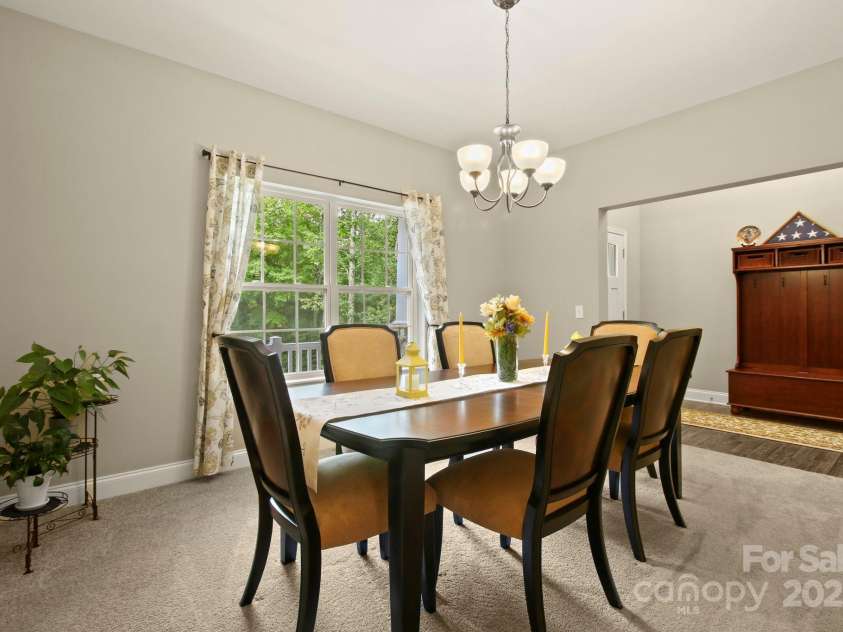 412 Greenview Drive, Jefferson, NC 28640.  MLS# CAR4216425, YatesRealty ID 5159. Dining area