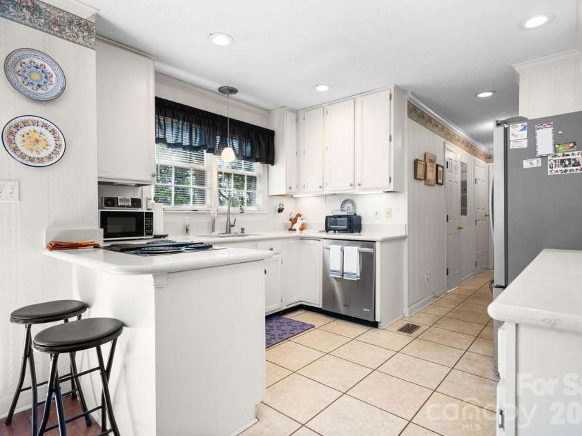 2036 Picnic Drive, Newton, NC 28658.  MLS# CAR4424566, YatesRealty ID 51590. 