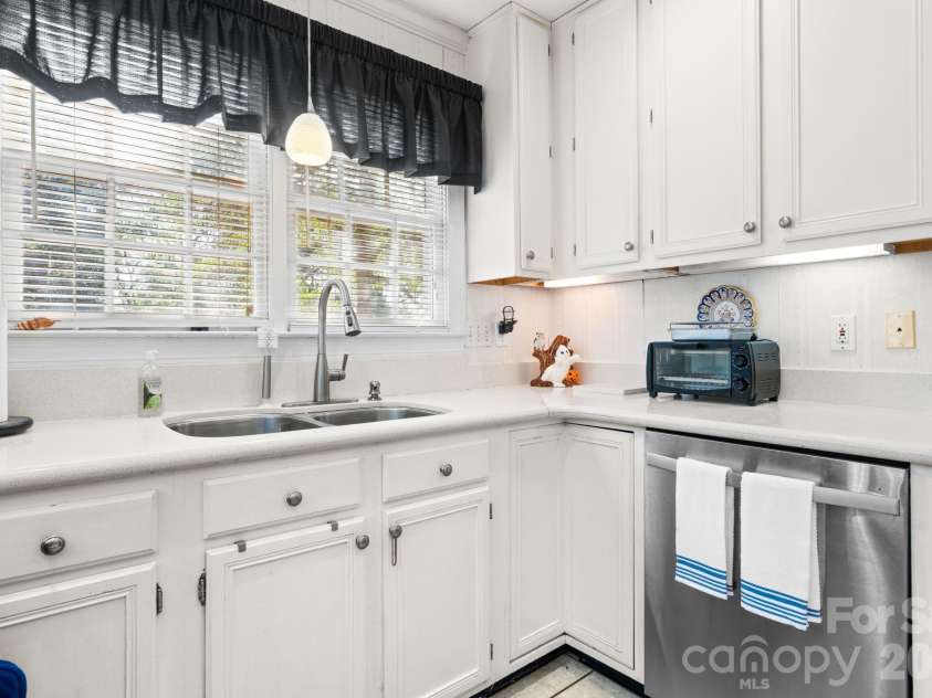 2036 Picnic Drive, Newton, NC 28658.  MLS# CAR4424566, YatesRealty ID 51590. 