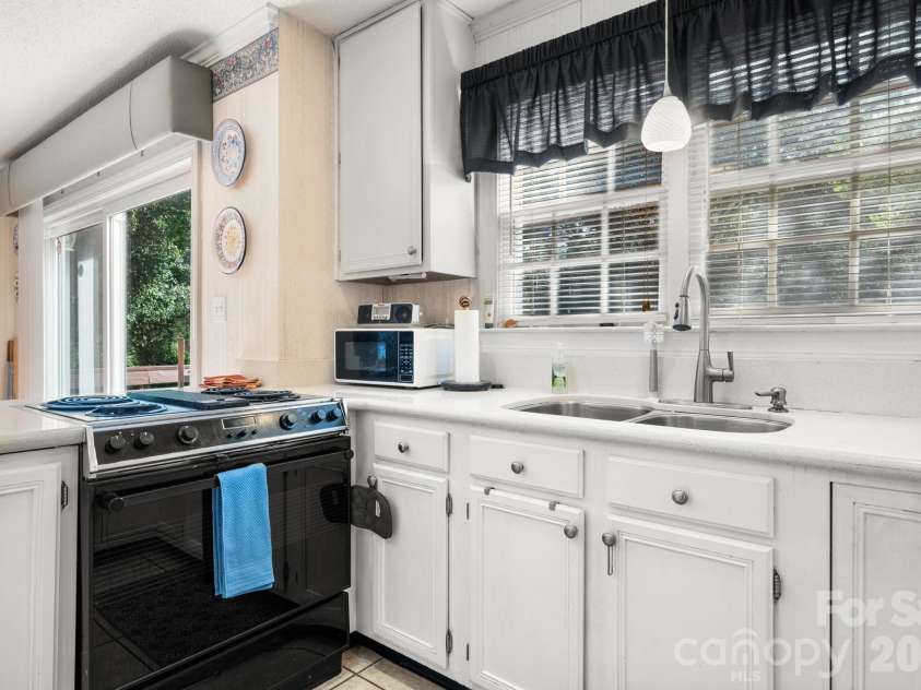 2036 Picnic Drive, Newton, NC 28658.  MLS# CAR4424566, YatesRealty ID 51590. 