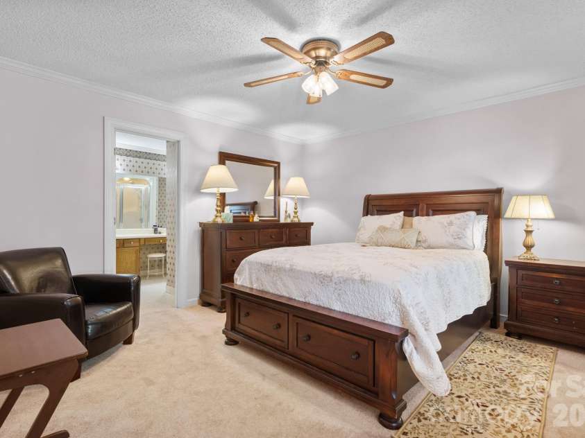 2036 Picnic Drive, Newton, NC 28658.  MLS# CAR4424566, YatesRealty ID 51590. 