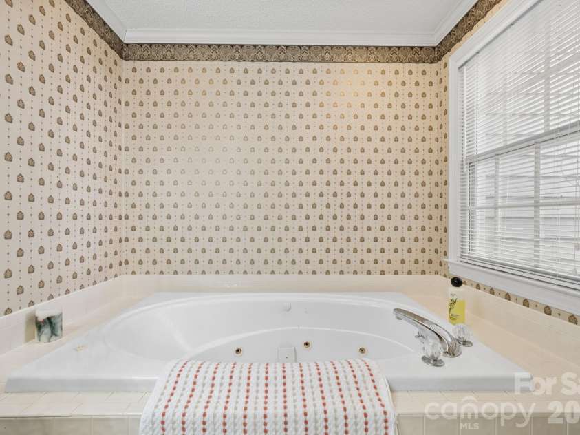 2036 Picnic Drive, Newton, NC 28658.  MLS# CAR4424566, YatesRealty ID 51590. 