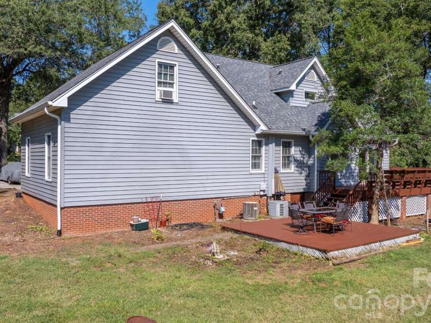 2036 Picnic Drive, Newton, NC 28658.  MLS# CAR4424566, YatesRealty ID 51590. 