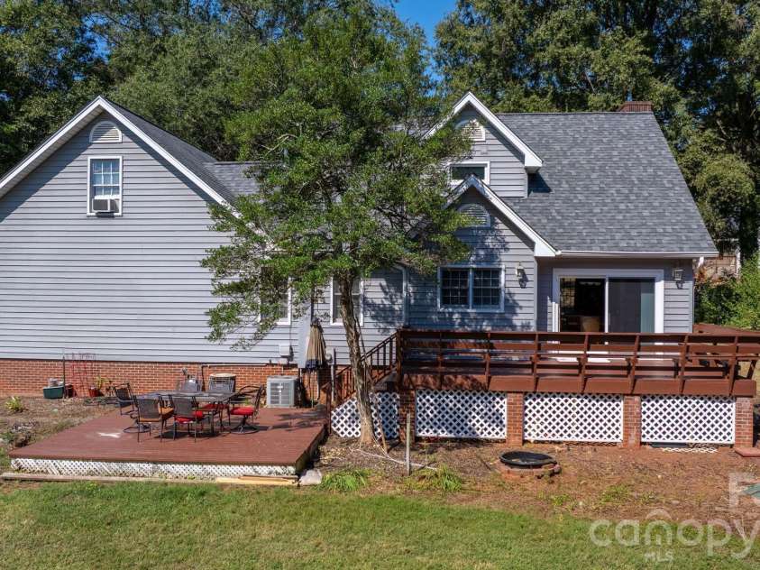 2036 Picnic Drive, Newton, NC 28658.  MLS# CAR4424566, YatesRealty ID 51590. 