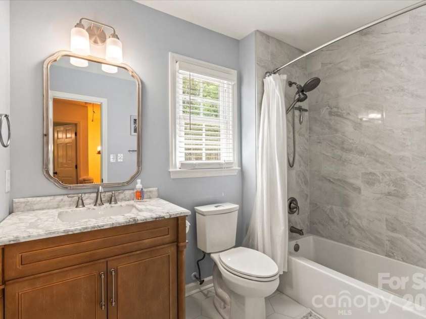642 Furrow Drive, Charlotte, NC 28270.  MLS# CAR4424607, YatesRealty ID 51591. Full bath in upstairs hallway