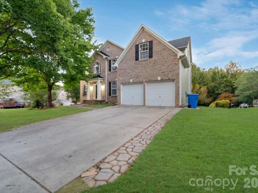 144 Steeplechase Avenue, Mooresville, NC 28117.  MLS# CAR4424163, YatesRealty ID 51592. Charming brick-front basement home.