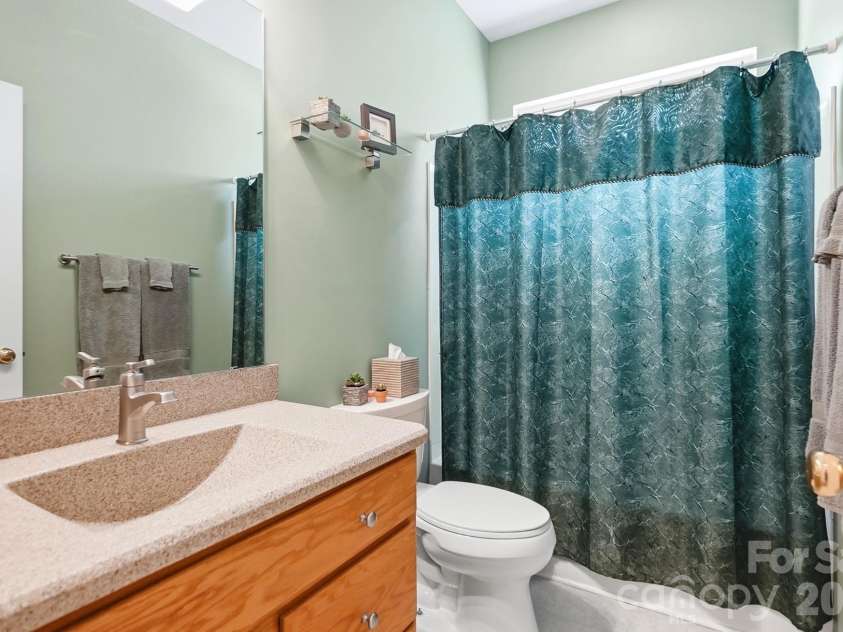 15619 Carrington Ridge Drive, Huntersville, NC 28078.  MLS# CAR4424248, YatesRealty ID 51593. Bathroom 2