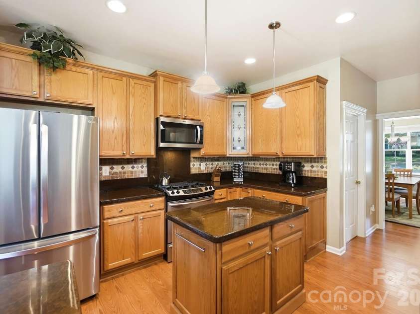 15619 Carrington Ridge Drive, Huntersville, NC 28078.  MLS# CAR4424248, YatesRealty ID 51593. Kitchen