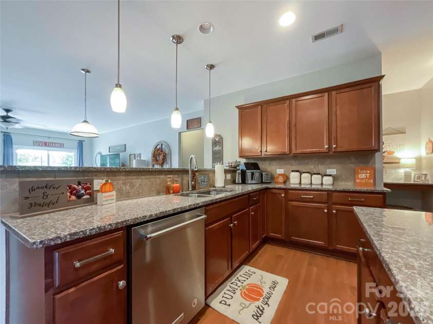 1401 Yellow Daisy Drive, Matthews, NC 28104.  MLS# CAR4424626, YatesRealty ID 51594. 