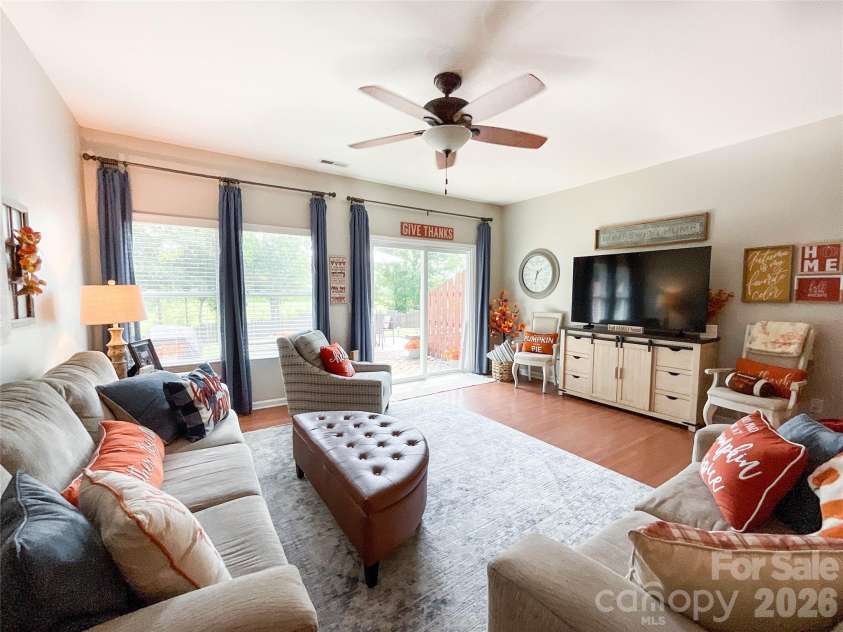 1401 Yellow Daisy Drive, Matthews, NC 28104.  MLS# CAR4424626, YatesRealty ID 51594. 