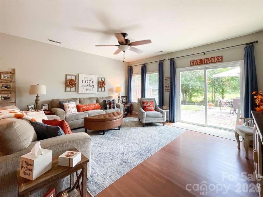 1401 Yellow Daisy Drive, Matthews, NC 28104.  MLS# CAR4424626, YatesRealty ID 51594. 