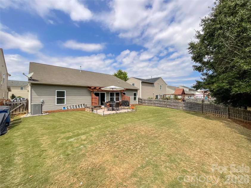 1401 Yellow Daisy Drive, Matthews, NC 28104.  MLS# CAR4424626, YatesRealty ID 51594. 