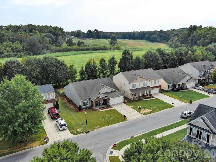 1401 Yellow Daisy Drive, Matthews, NC 28104.  MLS# CAR4424626, YatesRealty ID 51594. 