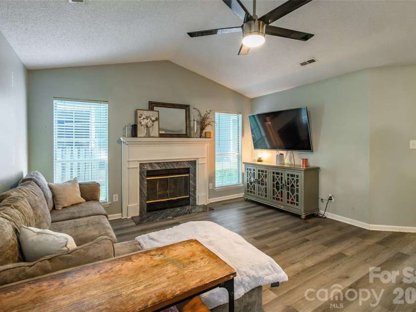 8514 Lockerbie Lane, Charlotte, NC 28215.  MLS# CAR4423537, YatesRealty ID 51595. 