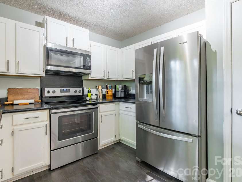 8514 Lockerbie Lane, Charlotte, NC 28215.  MLS# CAR4423537, YatesRealty ID 51595. 