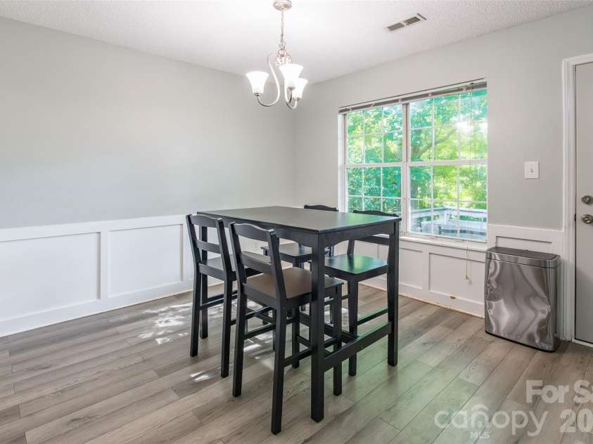 8514 Lockerbie Lane, Charlotte, NC 28215.  MLS# CAR4423537, YatesRealty ID 51595. 