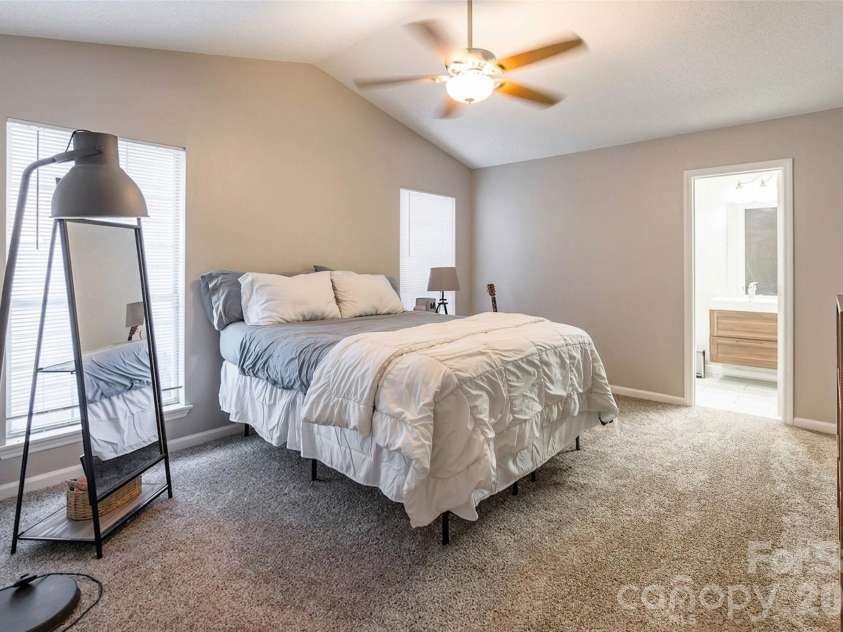 8514 Lockerbie Lane, Charlotte, NC 28215.  MLS# CAR4423537, YatesRealty ID 51595. 