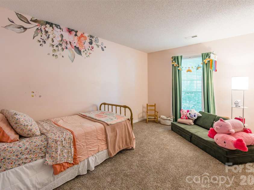 8514 Lockerbie Lane, Charlotte, NC 28215.  MLS# CAR4423537, YatesRealty ID 51595. 