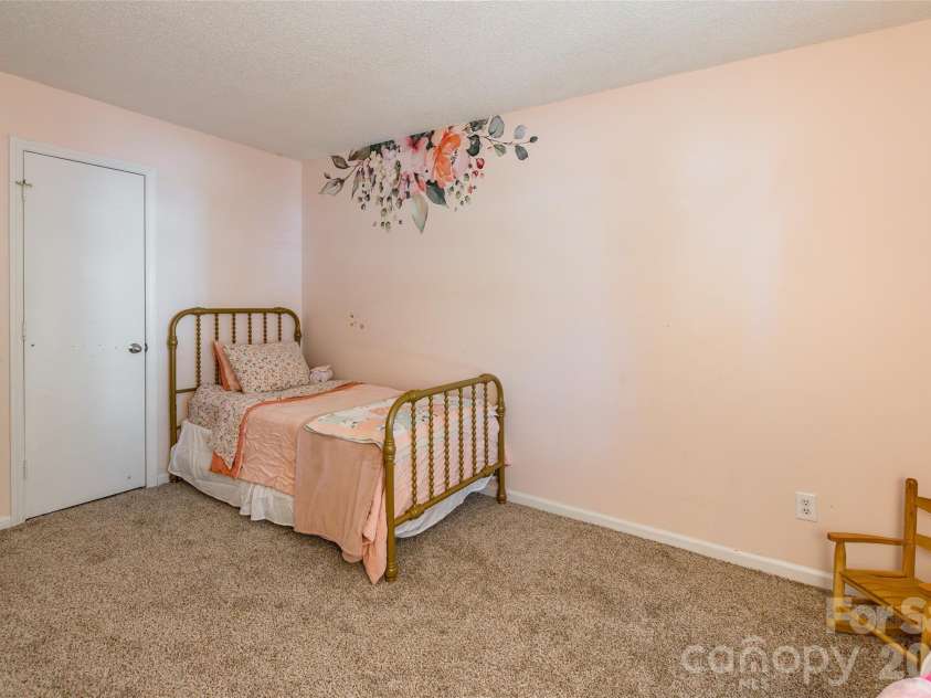 8514 Lockerbie Lane, Charlotte, NC 28215.  MLS# CAR4423537, YatesRealty ID 51595. 
