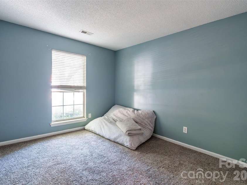 8514 Lockerbie Lane, Charlotte, NC 28215.  MLS# CAR4423537, YatesRealty ID 51595. 