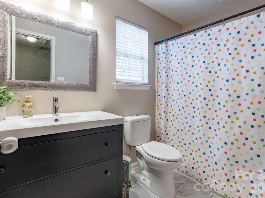 8514 Lockerbie Lane, Charlotte, NC 28215.  MLS# CAR4423537, YatesRealty ID 51595. 
