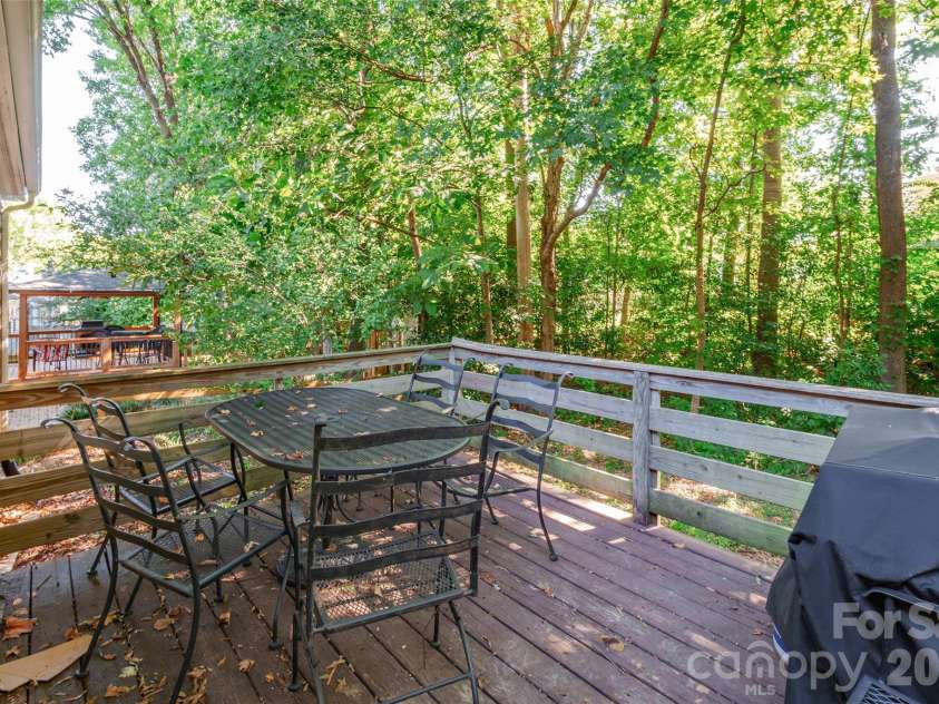 8514 Lockerbie Lane, Charlotte, NC 28215.  MLS# CAR4423537, YatesRealty ID 51595. 