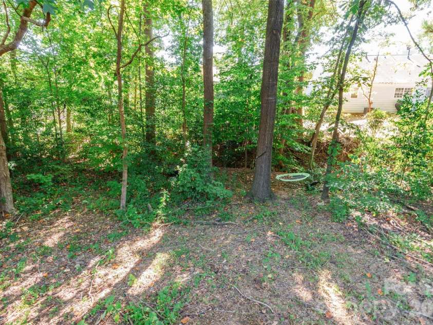 8514 Lockerbie Lane, Charlotte, NC 28215.  MLS# CAR4423537, YatesRealty ID 51595. 