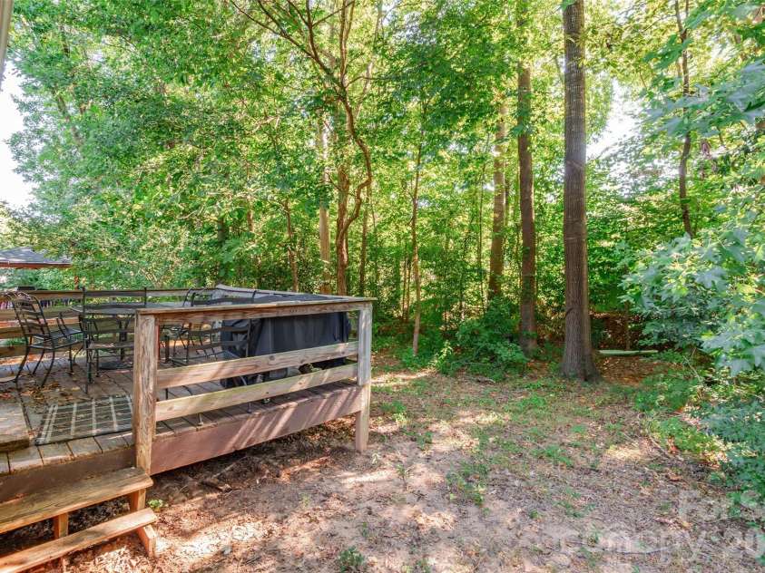 8514 Lockerbie Lane, Charlotte, NC 28215.  MLS# CAR4423537, YatesRealty ID 51595. 