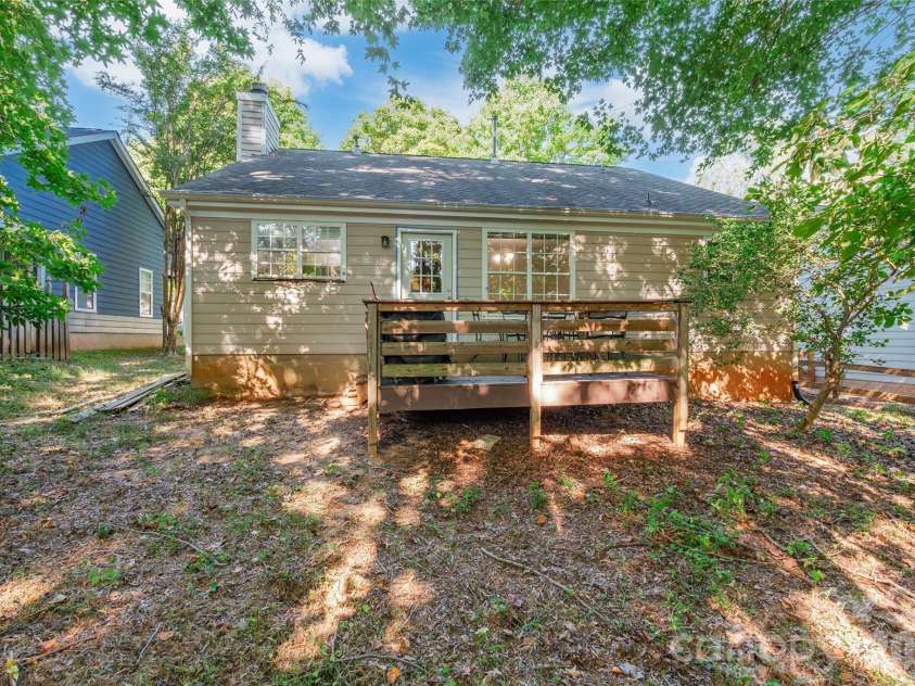 8514 Lockerbie Lane, Charlotte, NC 28215.  MLS# CAR4423537, YatesRealty ID 51595. 