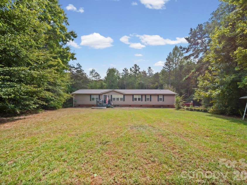 8027 Hillanby Court, Waxhaw, NC 28173.  MLS# CAR4423672, YatesRealty ID 51596. 