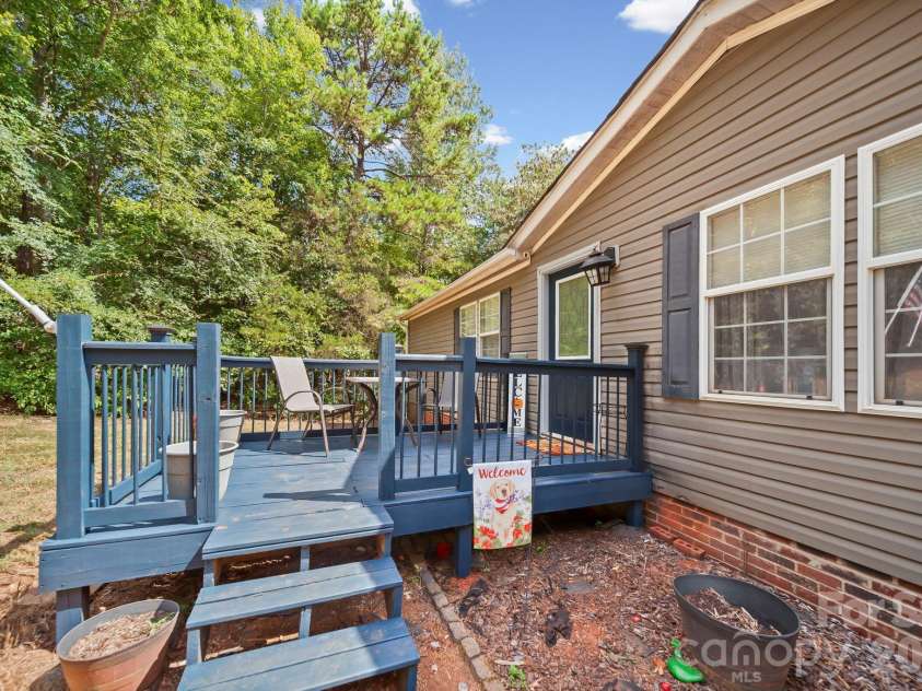 8027 Hillanby Court, Waxhaw, NC 28173.  MLS# CAR4423672, YatesRealty ID 51596. 