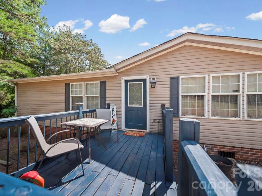 8027 Hillanby Court, Waxhaw, NC 28173.  MLS# CAR4423672, YatesRealty ID 51596. 