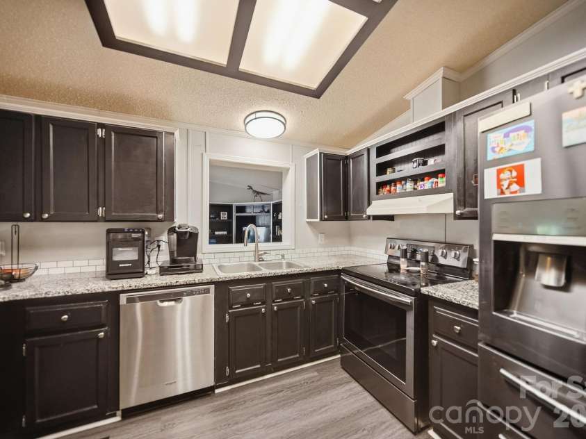 8027 Hillanby Court, Waxhaw, NC 28173.  MLS# CAR4423672, YatesRealty ID 51596. 
