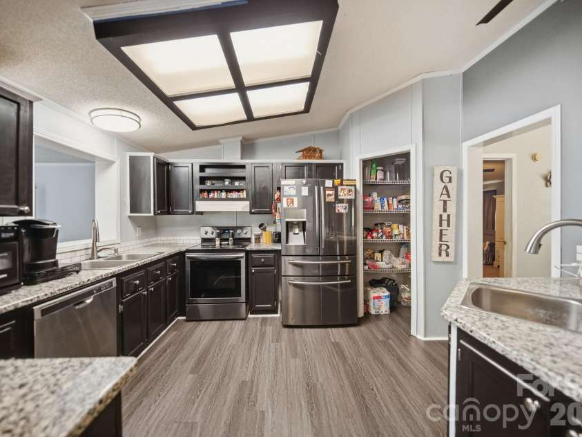8027 Hillanby Court, Waxhaw, NC 28173.  MLS# CAR4423672, YatesRealty ID 51596. 