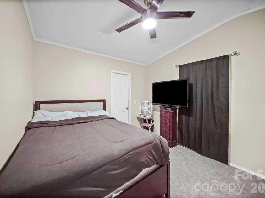 8027 Hillanby Court, Waxhaw, NC 28173.  MLS# CAR4423672, YatesRealty ID 51596. 