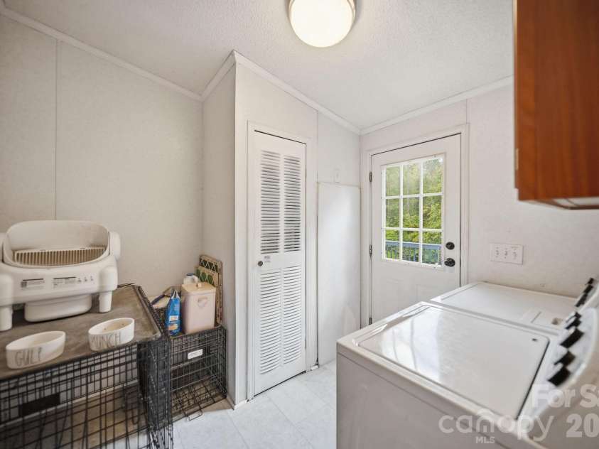8027 Hillanby Court, Waxhaw, NC 28173.  MLS# CAR4423672, YatesRealty ID 51596. 