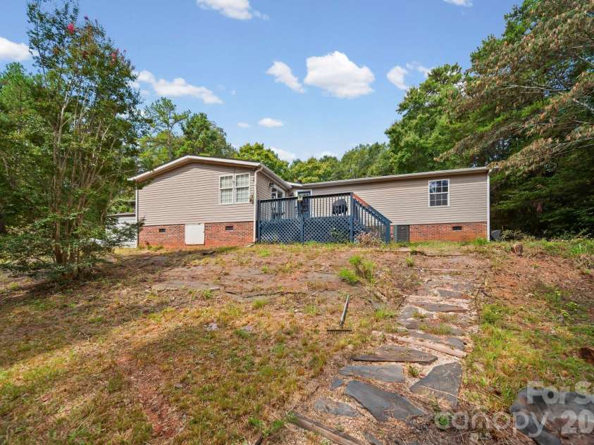 8027 Hillanby Court, Waxhaw, NC 28173.  MLS# CAR4423672, YatesRealty ID 51596. 